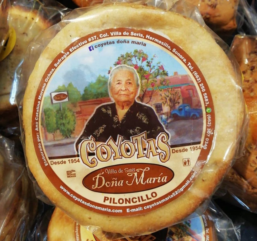 Paquete redondo de coyotas con una imagen de una señora mayor con blusa color negra.