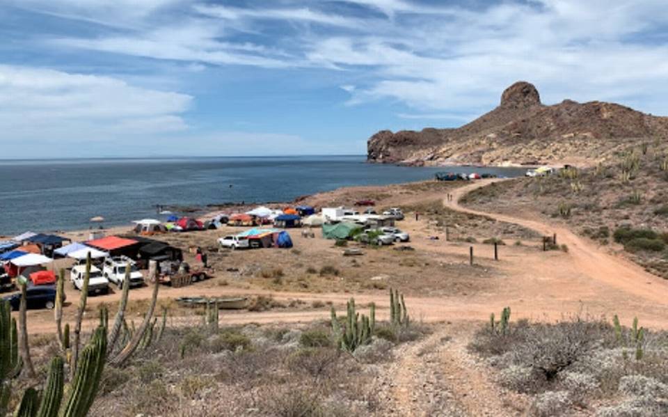 Playa San Agustín en Guaymas, Sonora. Semáforo Amarillo