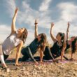 Centro de Yoga Sthira practicando