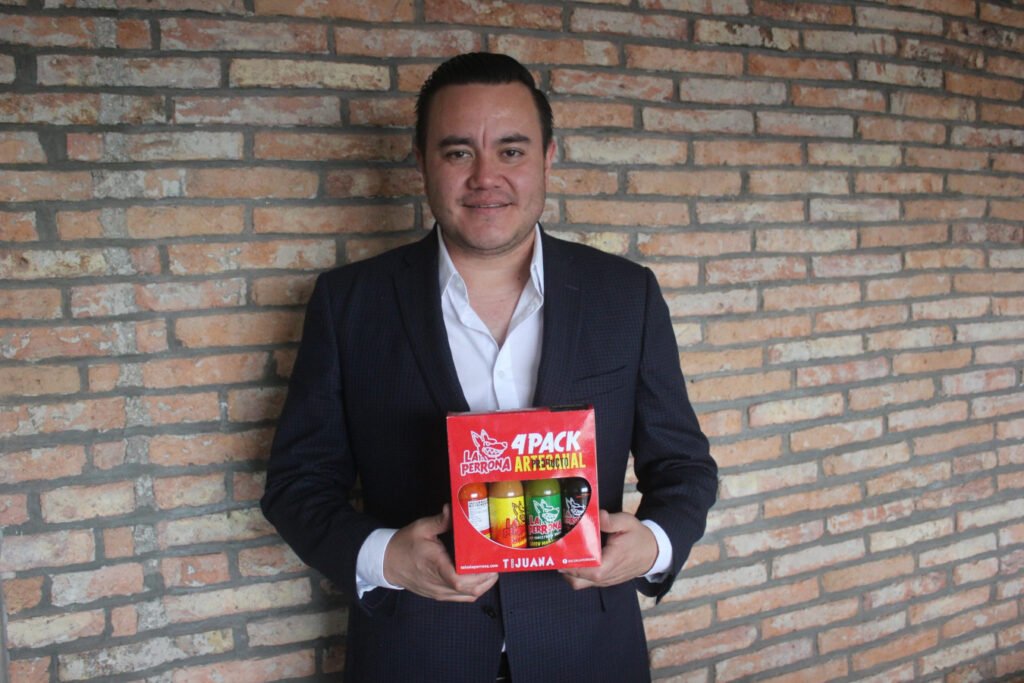 Luis Naranjo, comercializador de salsa La Perrona