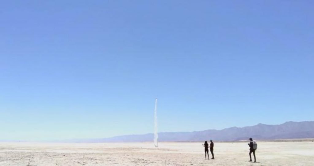 Alumnos de UABC ganan en lanzamiento de cohetes al espacio.