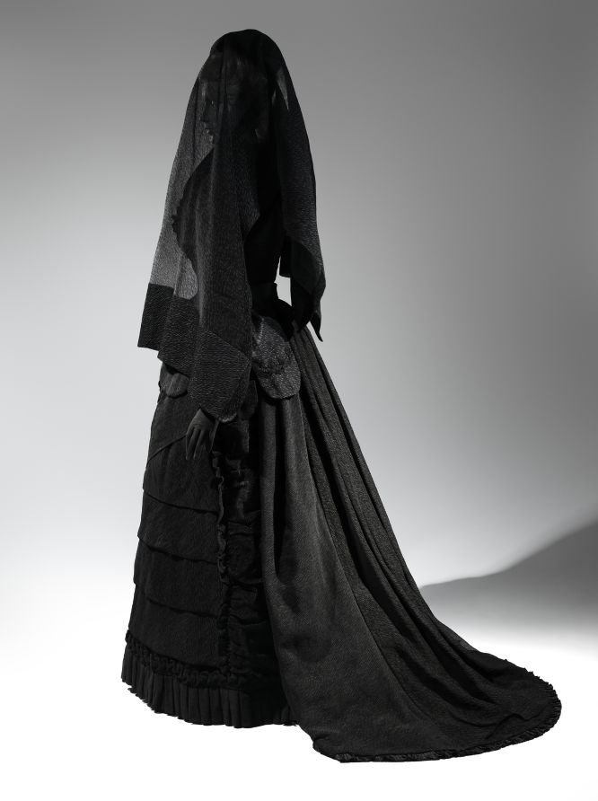 vestimenta mujer negro