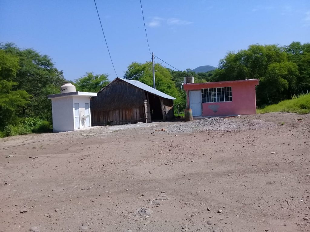 Esta es la escuela donde estudio Jorge la secundaria antes de migrar a El Fuerte para seguir estudiando. Foto maestra Norma Leon.