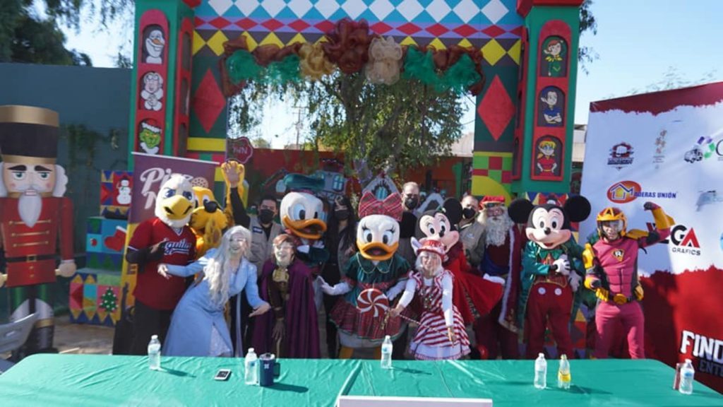 Personajes de Disney en Navidad en el Bosque