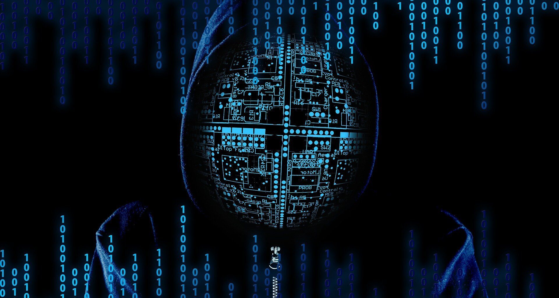 Hacker con capucha escondido con codigo binario de fondo