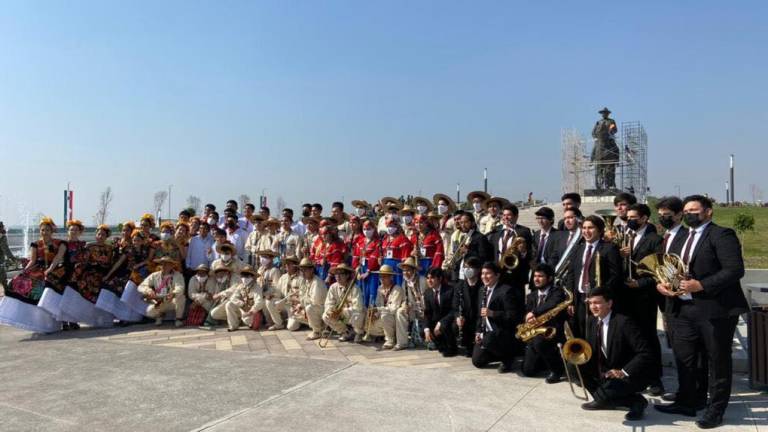 Banda Juvenil de Sinaloa presente en la inauguracion del aeropuerto Felipe Angele
