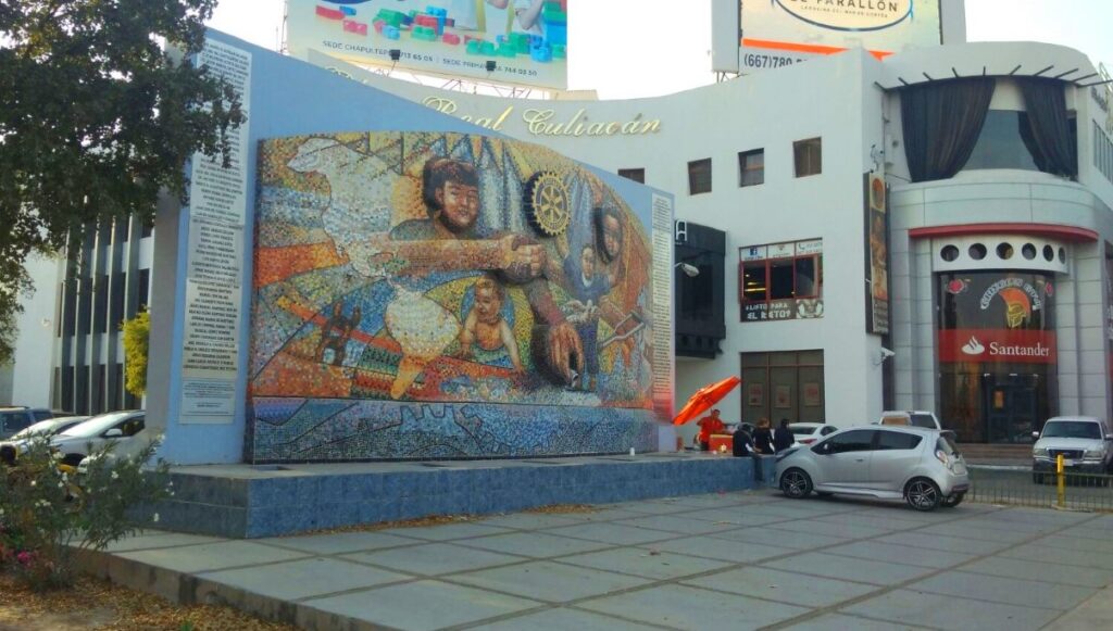 Mural Adiós a la Polio mural Frente a la Plaza Real Culiacán y Plaza FORUM Culiacán por el malecón nuevo