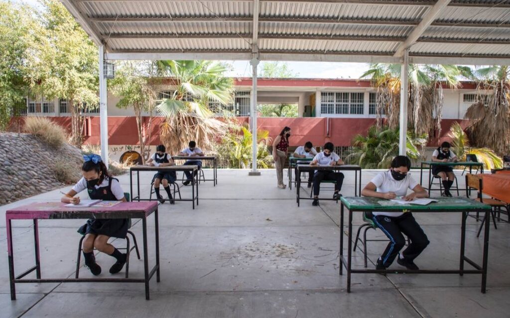 Autoridades combaten el rezago educativo a traves de los centros comunitarios en Sinaloa