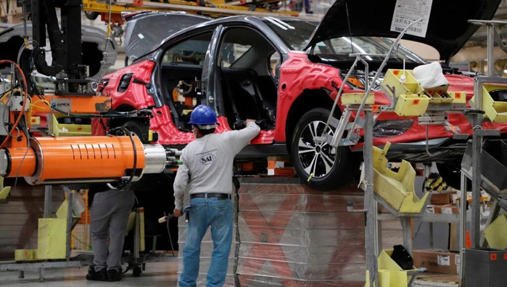 Sector de fabricacion de equipo de transporte aporta al valor total de las exportaciones en Mexico
