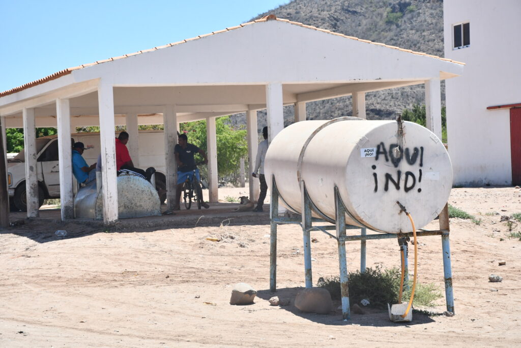 obladores de Ohuira se dividen ante el establecimiento de una planta de fertilizantes, la cual consideran contaminaría la zona.  | Lucía Mimiaga/Sinaloa