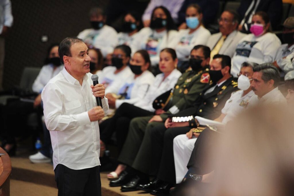 Alfonso Durazo Montaño, gobernador de Sonora, al micrófono durante la presentación de IDSonora. FOTO: Portal Infoson.