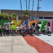 Ciclistas en el letrero de Mexicali