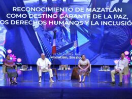 Mesa de entrega de reconocimiento a Mazatlán