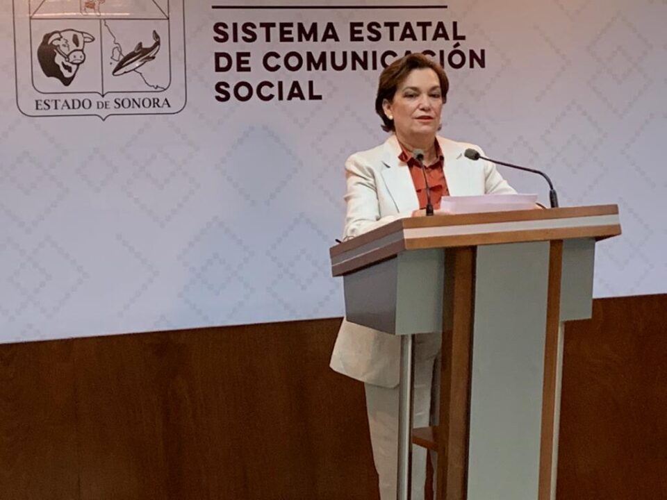 María Dolores del Río Sánchez en una rueda de prensa, quien habló de Zona Salva