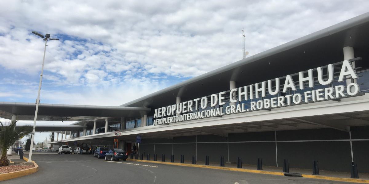 Imagen exterior del aeropuerto de Chihuahua, Chihuahua.