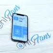 Un celular y el logo de OnlyFans.