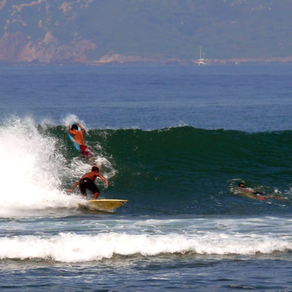 Surfistas en Mazatlan. Foto Programa Destinos
