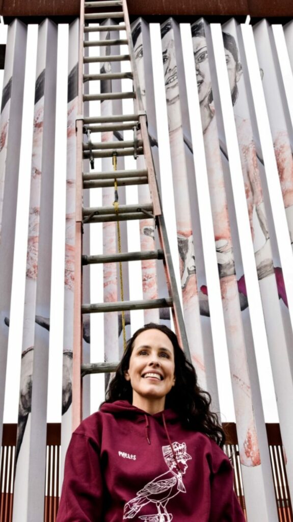 alejandra phelts homenajea a mujeres fronterizas con mural 10
