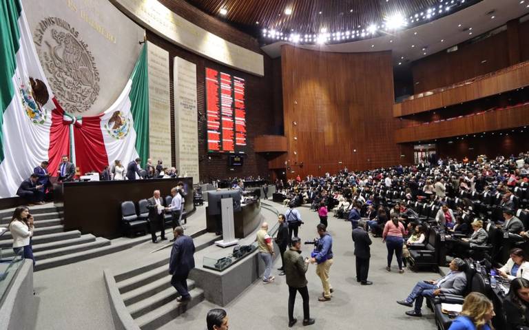 México aprueba disminuir edad para que jóvenes accedan a ocupar un cargo público