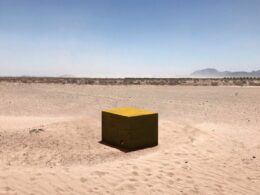 El cubo en el desierto: Una representación artística del saqueo minero en Sonora