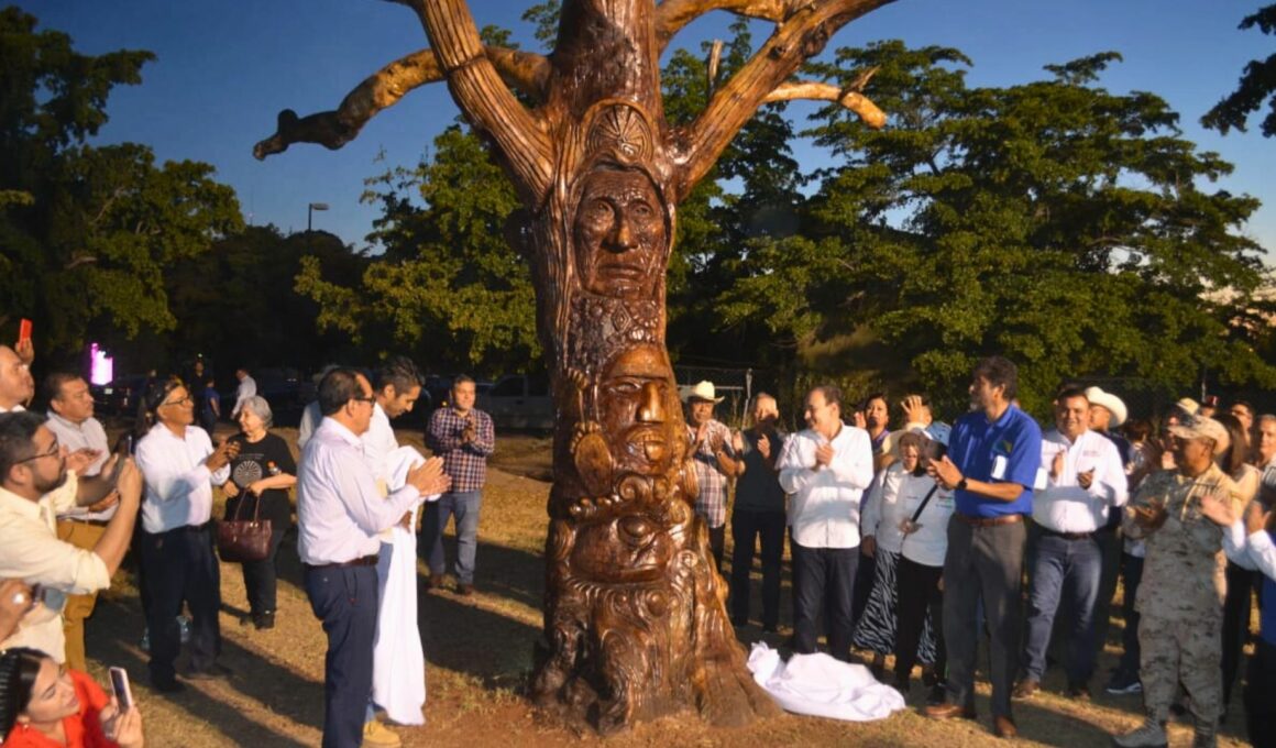 Escultor convierte árbol seco de 15 metros en arte