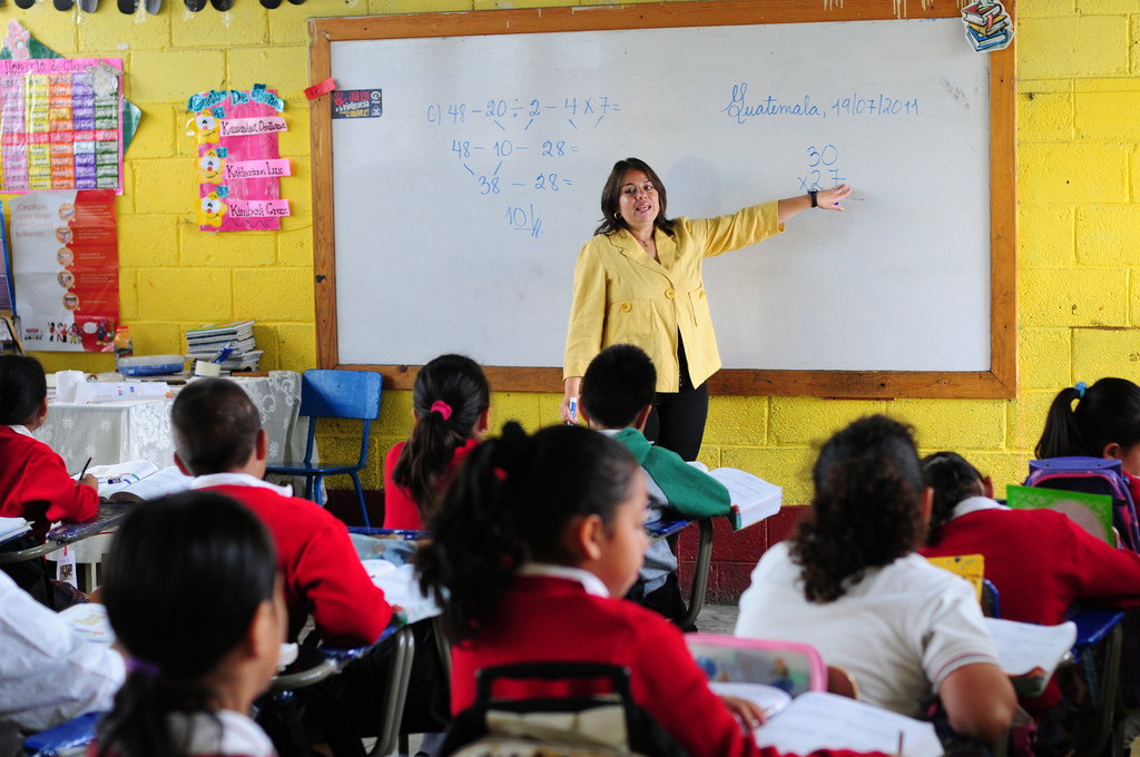 Día del Maestro: en el estado de Chihuahua las mujeres lideran la educación básica y media.