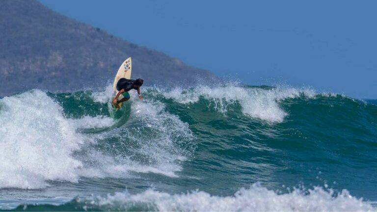 Surf en Sinaloa: las 8 mejores playas para surcar las olas