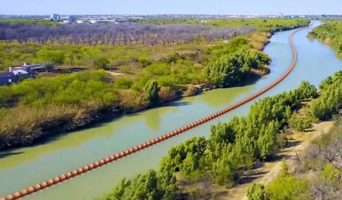 Texas pondrá un muro fronterizo flotante en el Río Bravo