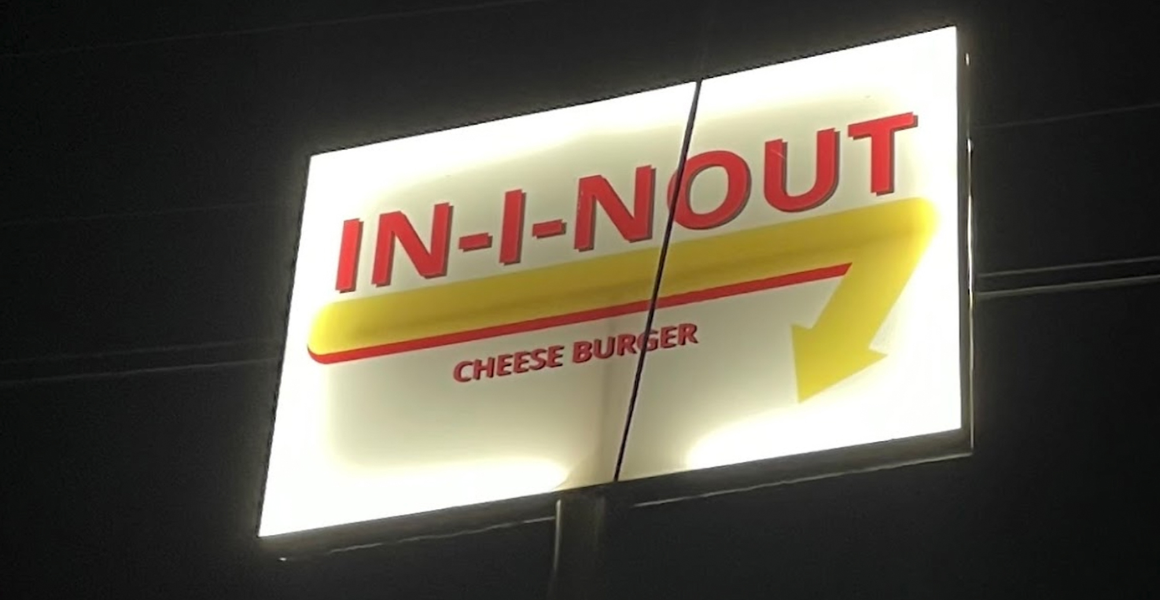 Restaurante In-I-Nout replica imagen de cadena de restaurantes de California.