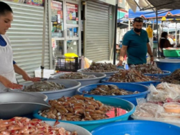 Las changueras, mercado de mariscos en Mazatlán.