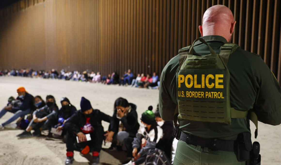 policias de texas arrestar deportar migrantes mexico