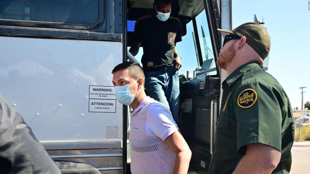 policias de texas arrestar deportar migrantes mexico 2