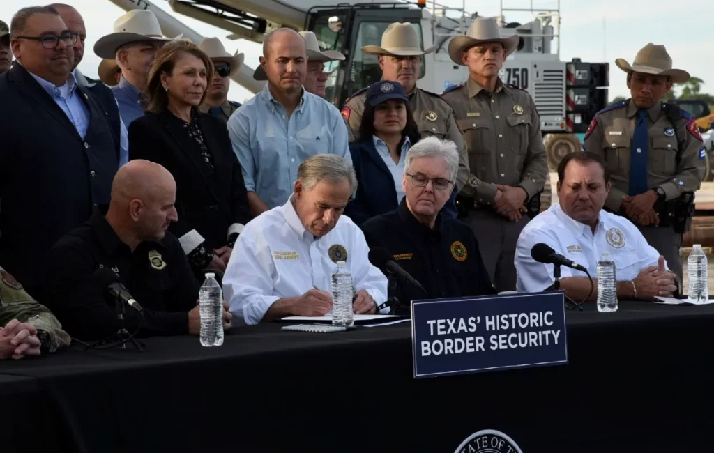 policias de texas arrestar deportar migrantes mexico 4