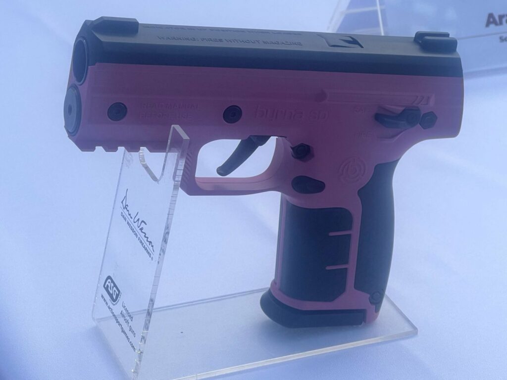 byrna rosa pistola proteccion de mujeres baja california