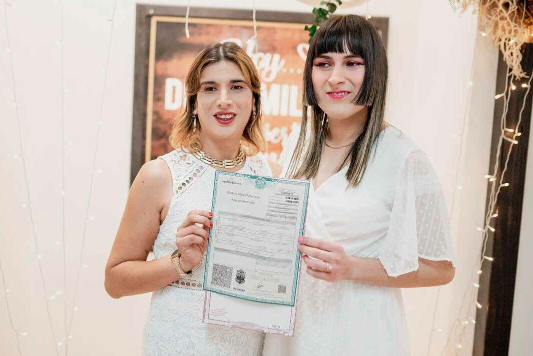 Baja California celebra el primer matrimonio de mujeres trans
